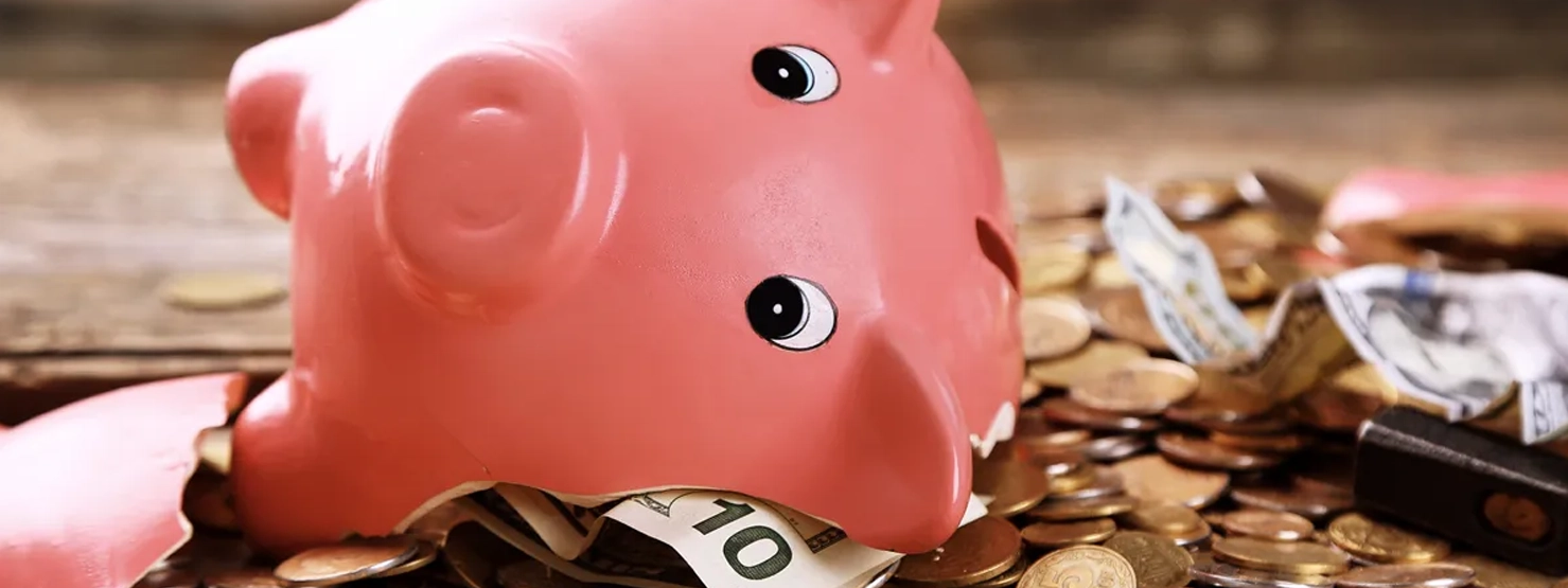 Errores que debes evitar si empiezas a ahorrar mientras aún tienes deudas